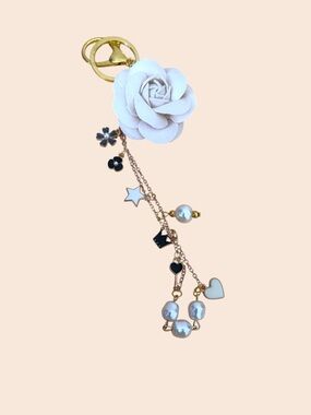 Gold-Tone Keychain with White Flower and Pearl Charms